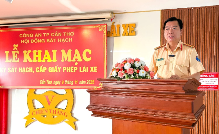 CÔNG AN TP CẦN THƠ TỔ CHỨC SÁT HẠCH, CẤP GIẤY PHÉP LÁI XE CHO CÁN BỘ, CHIẾN SĨ TẠI TRƯỜNG LÁI CHIẾN THẮNG NĂM 2025